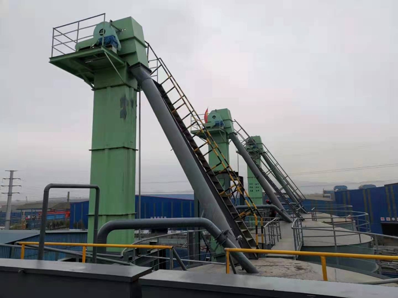 斗式提升機現(xiàn)場